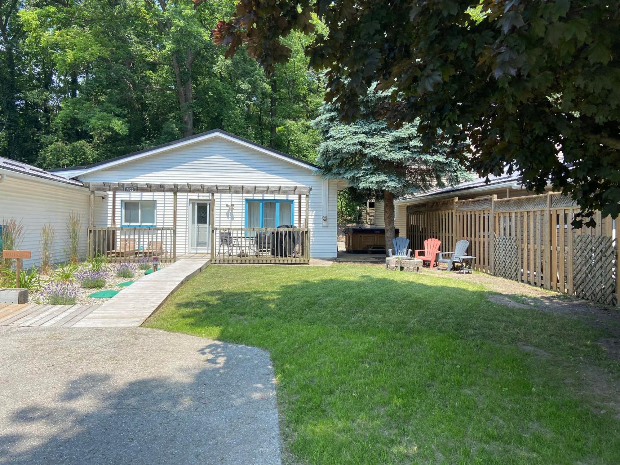 Cozy Cottage Retreat Lambton Shores المظهر الخارجي الصورة